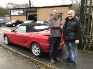 23.MGFnTFBITZ handing MGF Freestyle Little Red over to Friends Round London Creator Lee Pudney for FRL 2019 charity fundraiser for UK Homes 4 Heroes