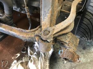 MG TF Nocturne 160 Rear Subframe Renovation at MGFnTFBITZ Rear arm & mount rusted